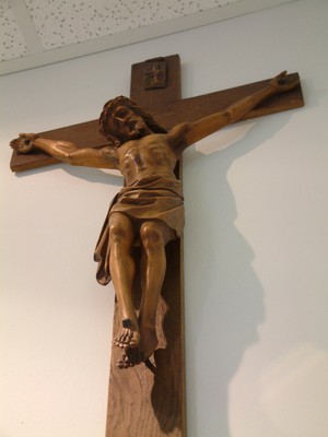 Feszület a kápolnában - small