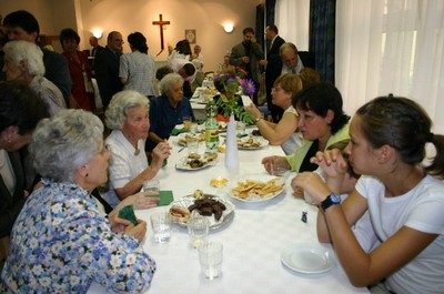Az ünnepség utáni szeretetvendégség - small